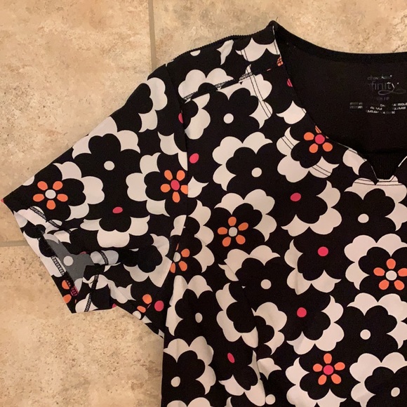 Pattern Scrub Top - Picture 3 of 3